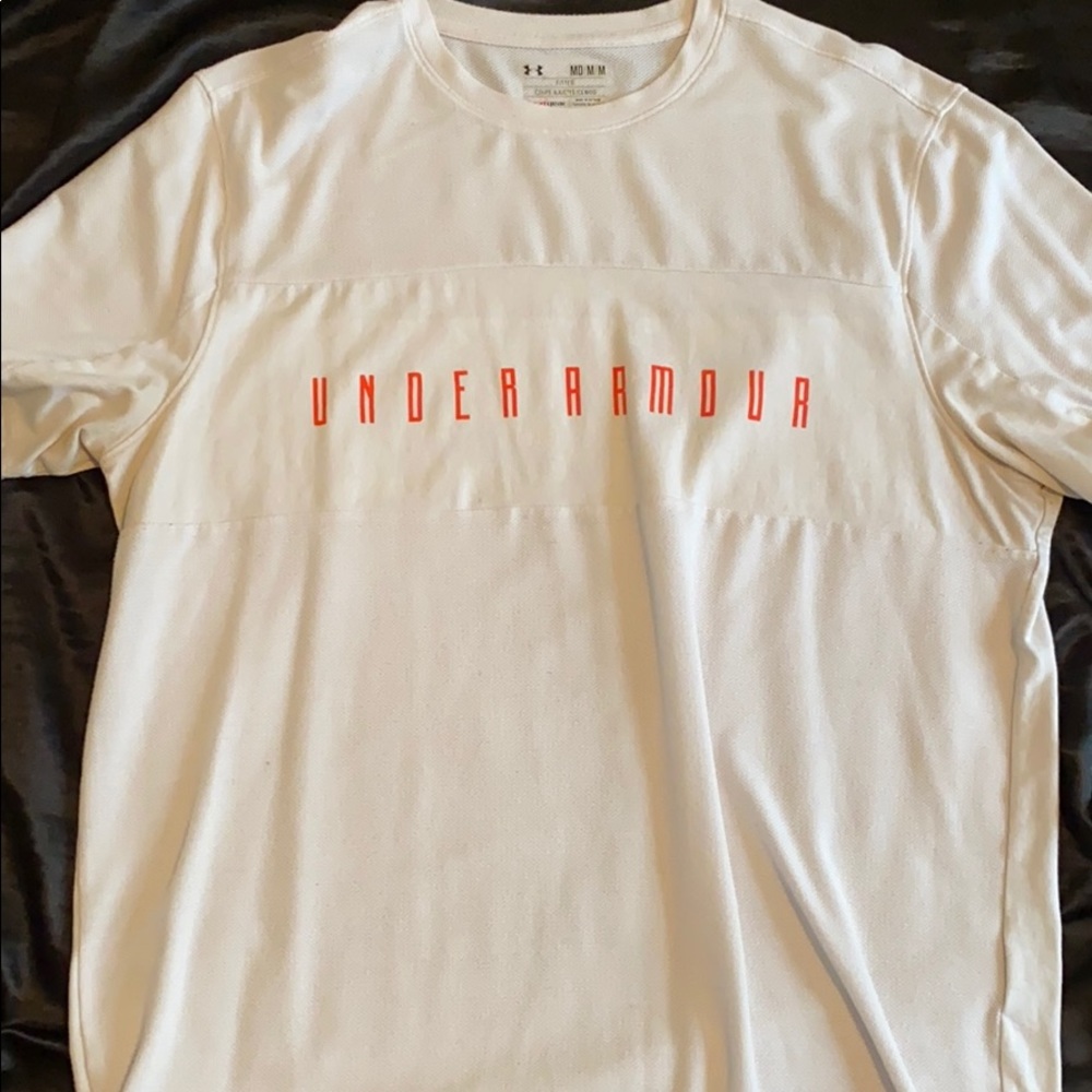 t shirt: Under Armour